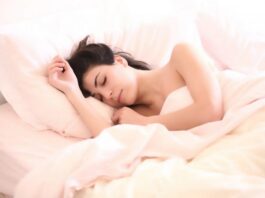 Découvrez les 6 bonnes raisons de dormir nu dès le soir