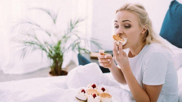 Voici les 7 aliments que vous devez impérativement éviter avant de dormir